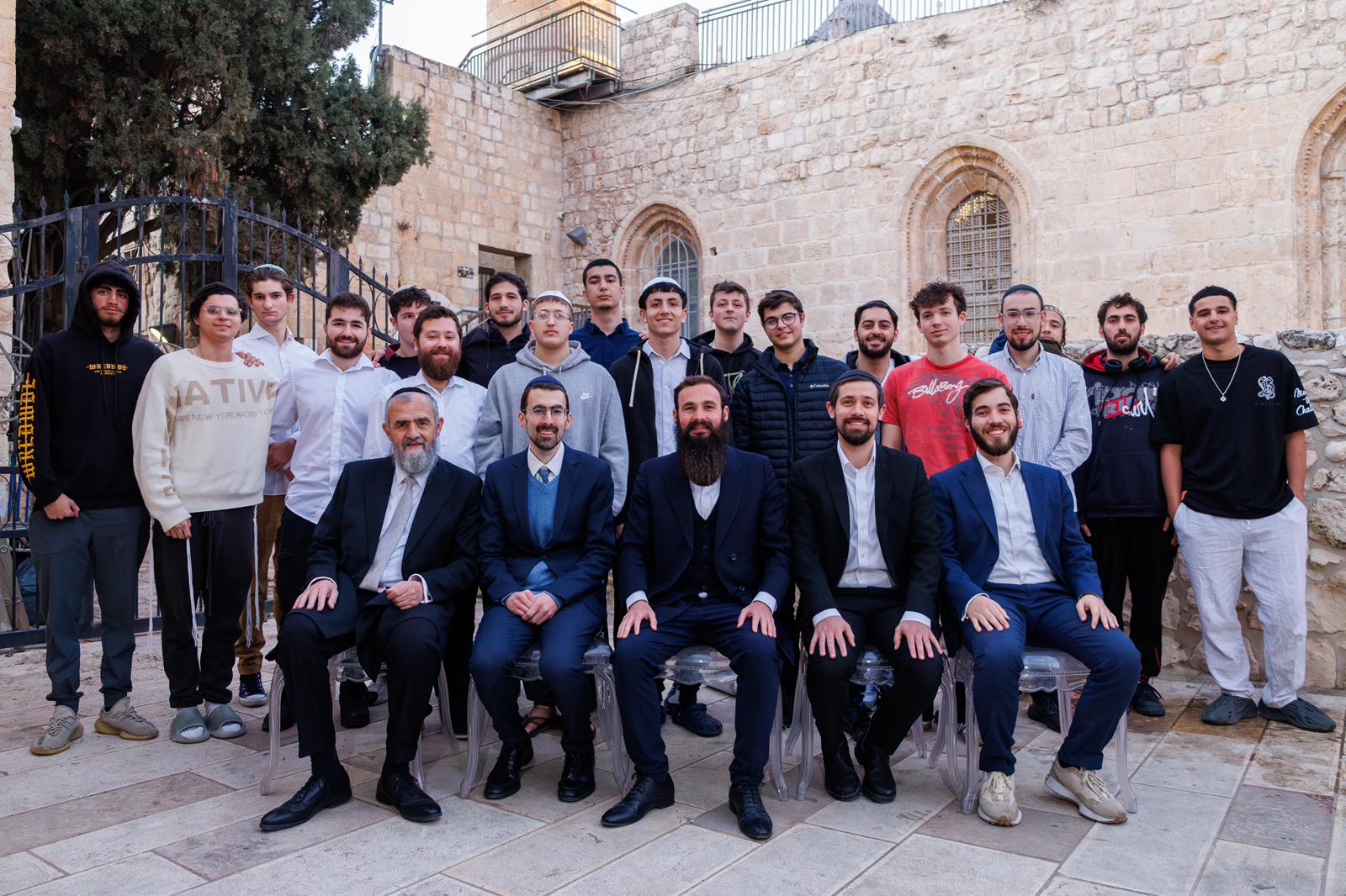 Kochavei Dovid bochurim in Yerushalayim